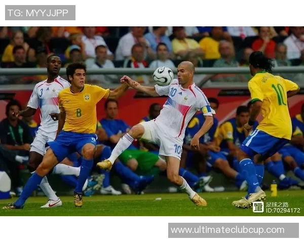 南京足球队进攻革新之路探索战术创新与团队协作的完美结合 南京足球队进攻革新之路探索战术创新与团队协作的完美结合